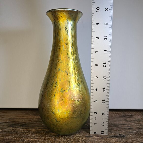Vintage 1997 Lundberg Studios Gold Iridescent Art Glass Vase 10” - Picture 7 of 7
